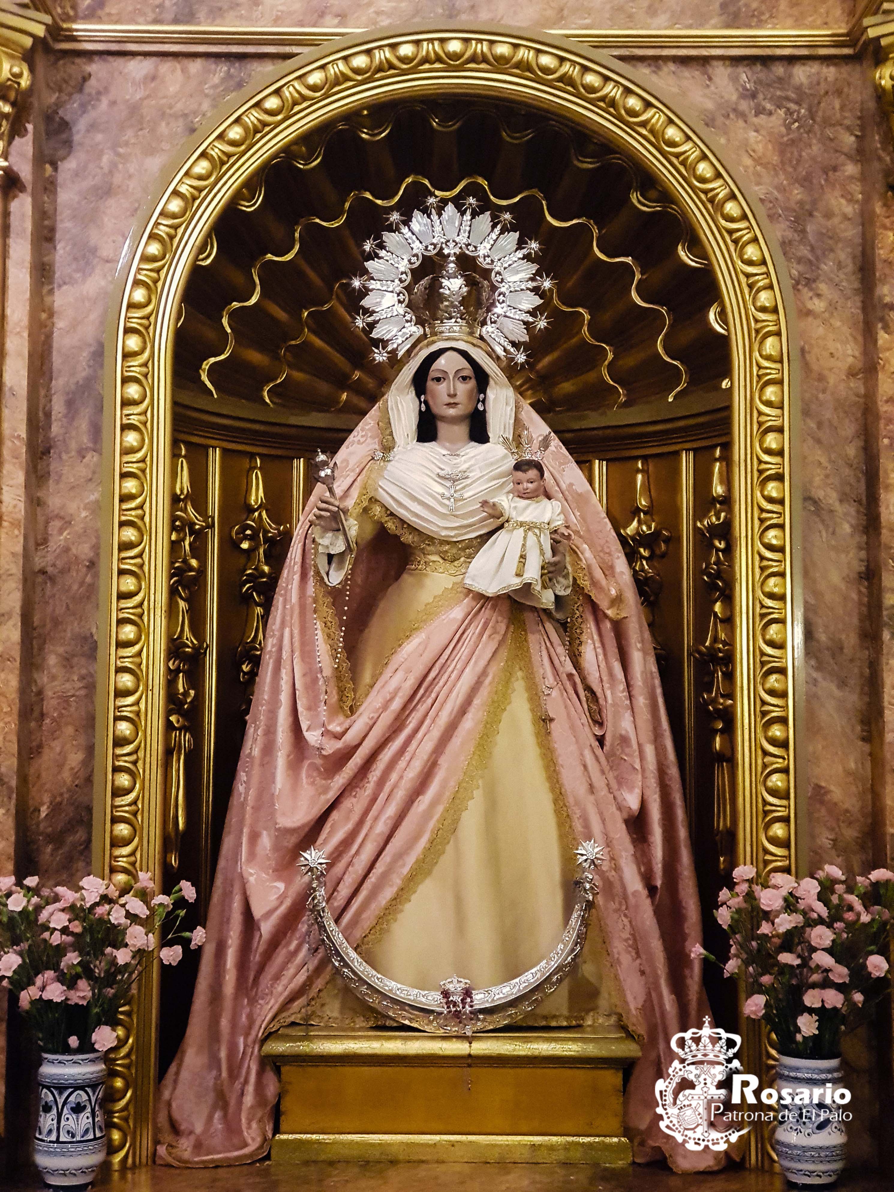 Nuestra Madre del Rosario ataviada para el período estival