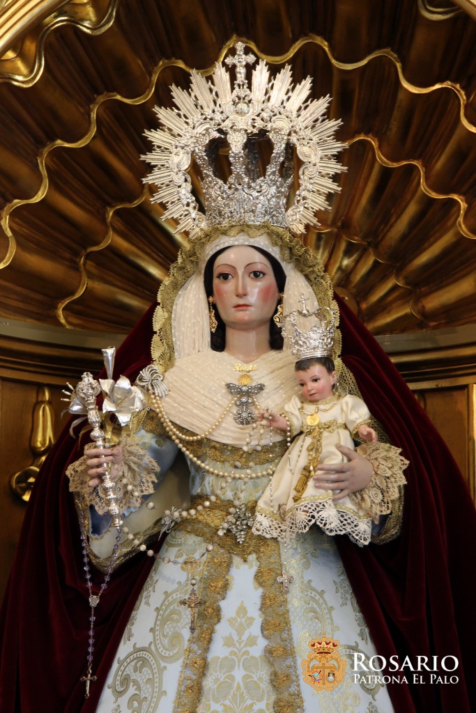 Ntra. Sra. del Rosario ataviada para la solemnidad de la Natividad de la Virgen.