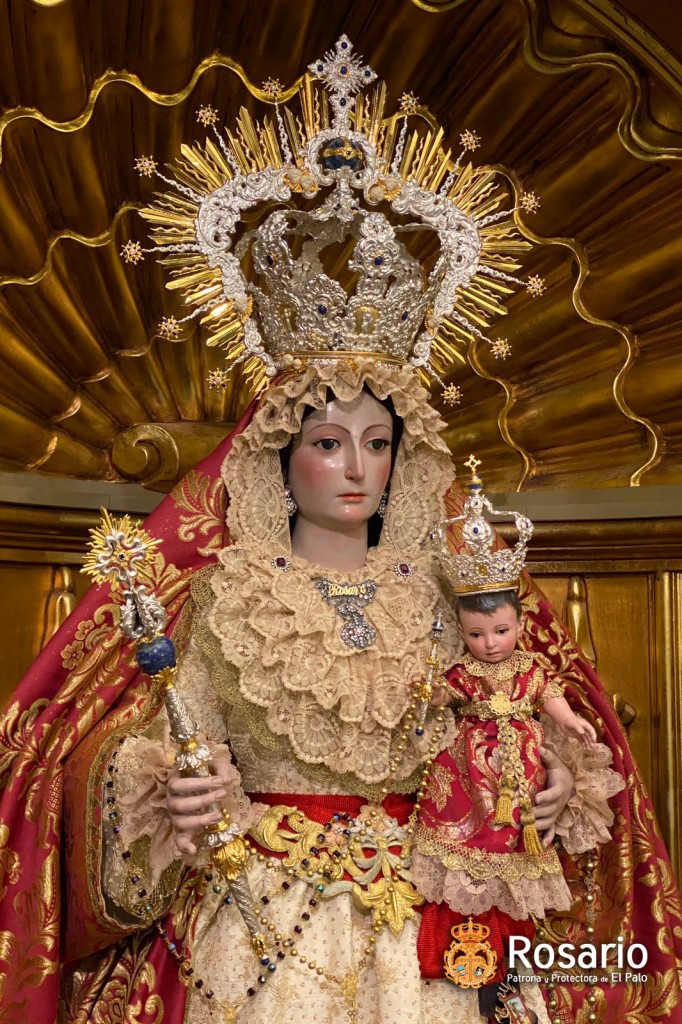 Ntra. Sra. del Rosario, ataviada para Pentecostés.