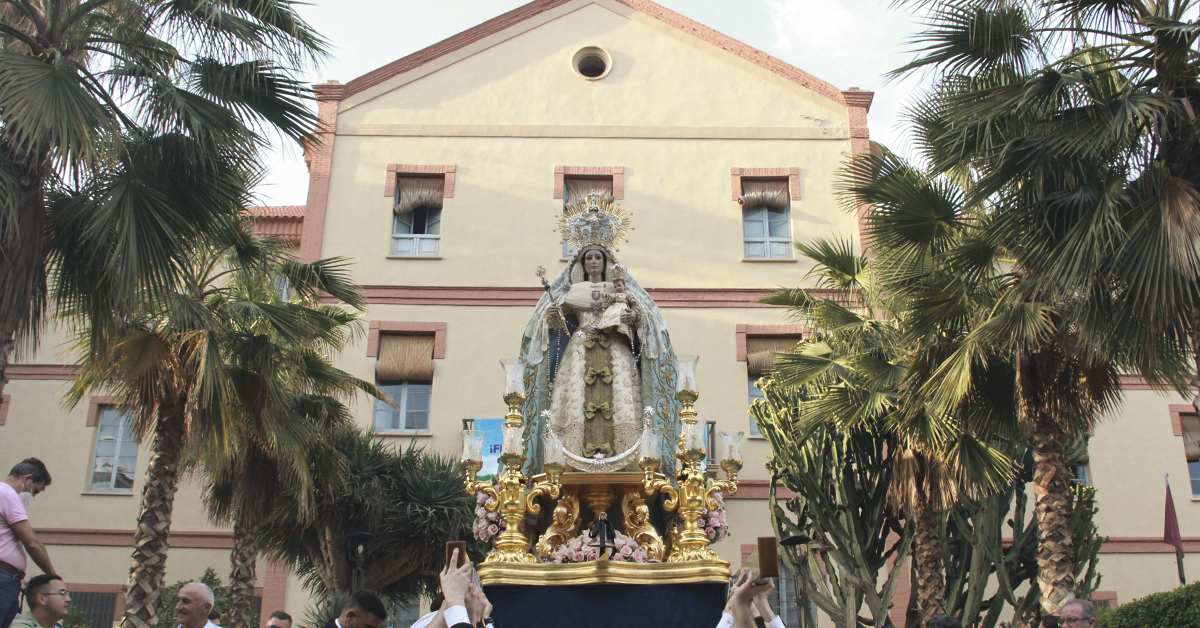 El Palo rezó el Rosario en una tarde histórica