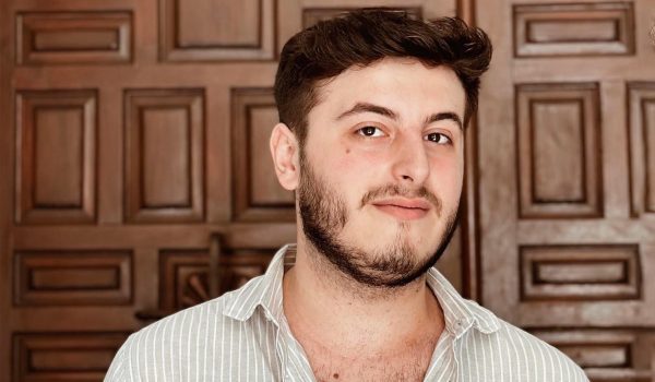 Rafael López, autor del cartel de las Fiestas del Rosario 2025.