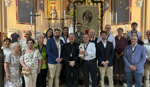 El Palo peregrina al Sagrado Corazón y recibe una reliquia del Beato Tiburcio Arnaiz