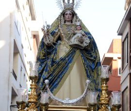 Ntra. Sra. del Rosario durante el rezo público del Santo Rosario.