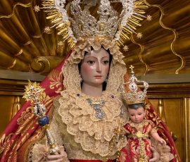 Ntra. Sra. del Rosario, ataviada para Pentecostés.